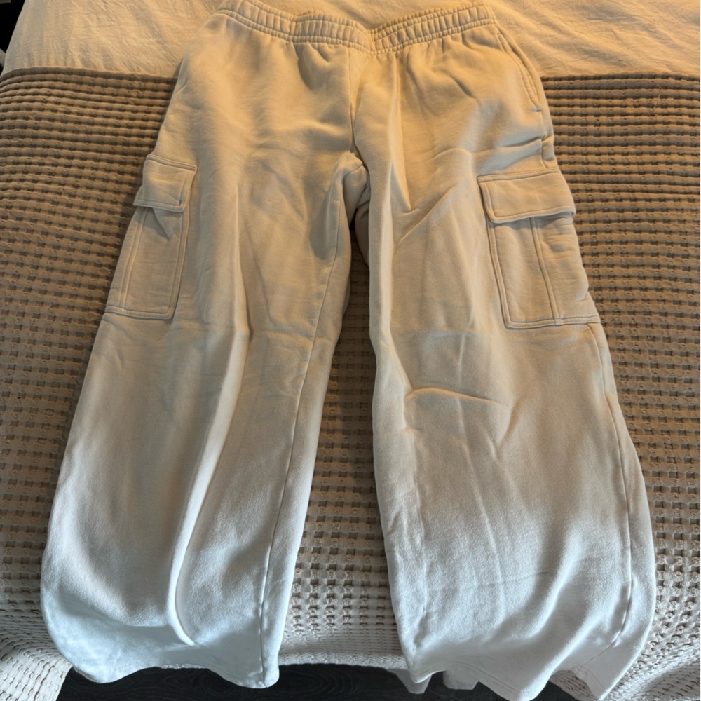 Aritzia Light Beige Cargo Pants